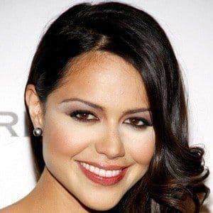 Alyssa Diaz smiling for a photo