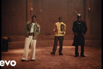Davido performing alongside Mayorkun and FOLA in B4 B4 official video